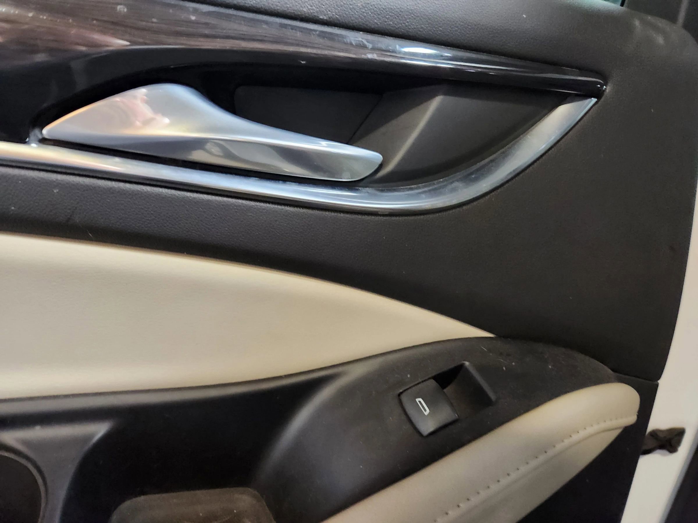 Used 2019 Buick Enclave Essence image 33