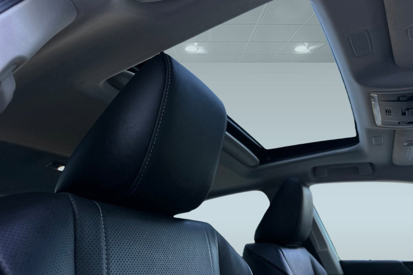 Certified 2025 Lexus ES 300h w/ Luxury Package image 28