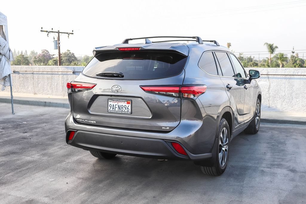Used 2022 Toyota Highlander XLE FWD image 9