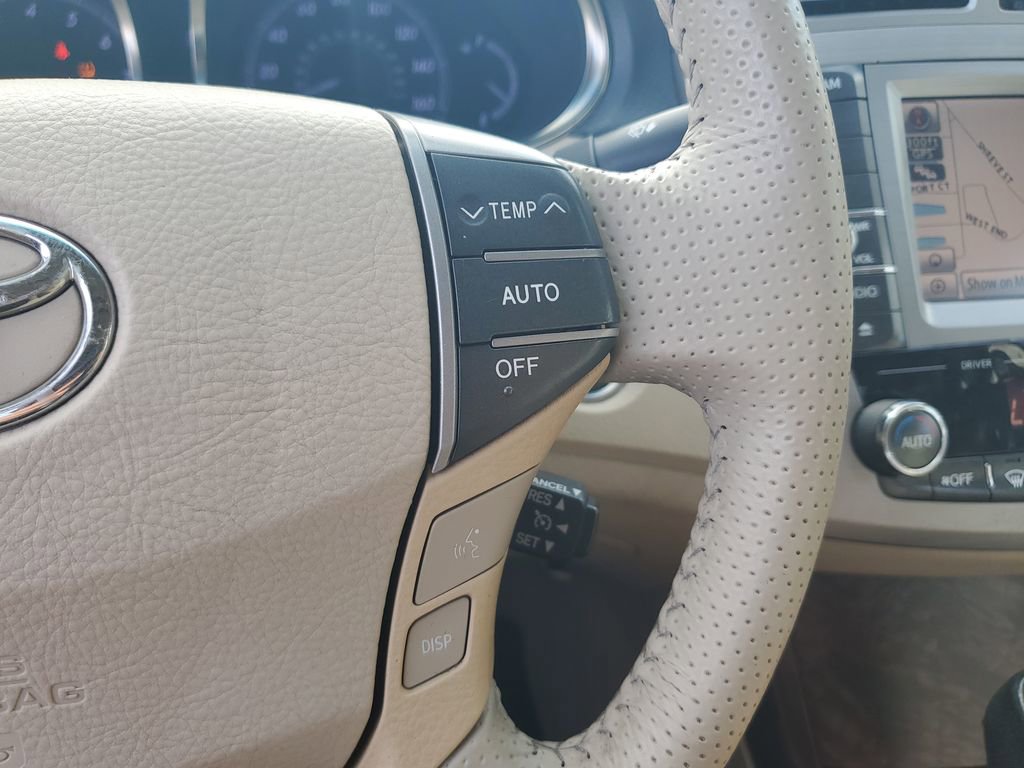 Used 2011 Toyota Avalon Limited FWD image 21