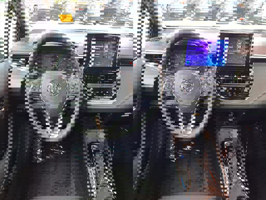 Used 2025 Toyota Corolla SE w/ SE Package image 8