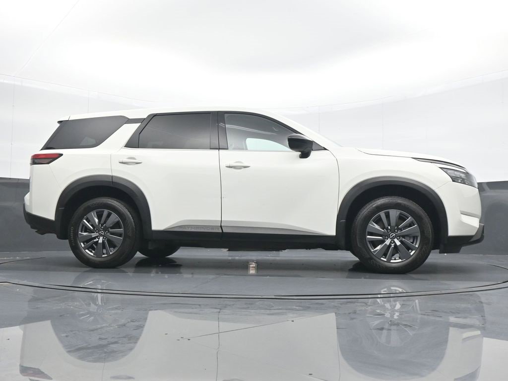 Used 2024 Nissan Pathfinder S image 22