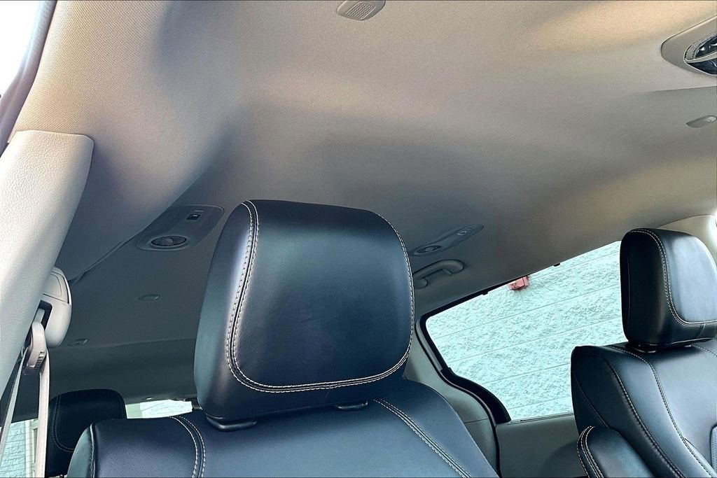 Used 2024 Chrysler Pacifica Touring-L FWD image 25