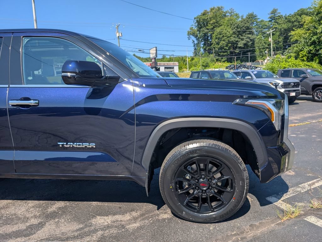 Used 2023 Toyota Tundra Limited w/ TRD Off-Road Package AWD/4WD image 10