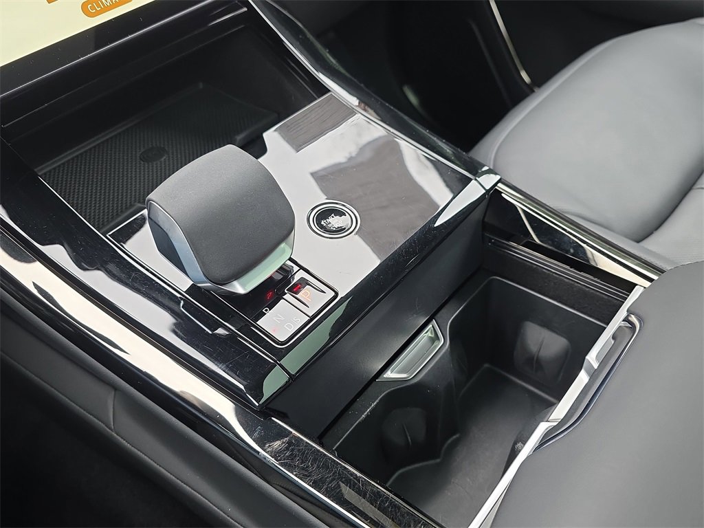 Used 2025 Land Rover Range Rover Sport SE image 28