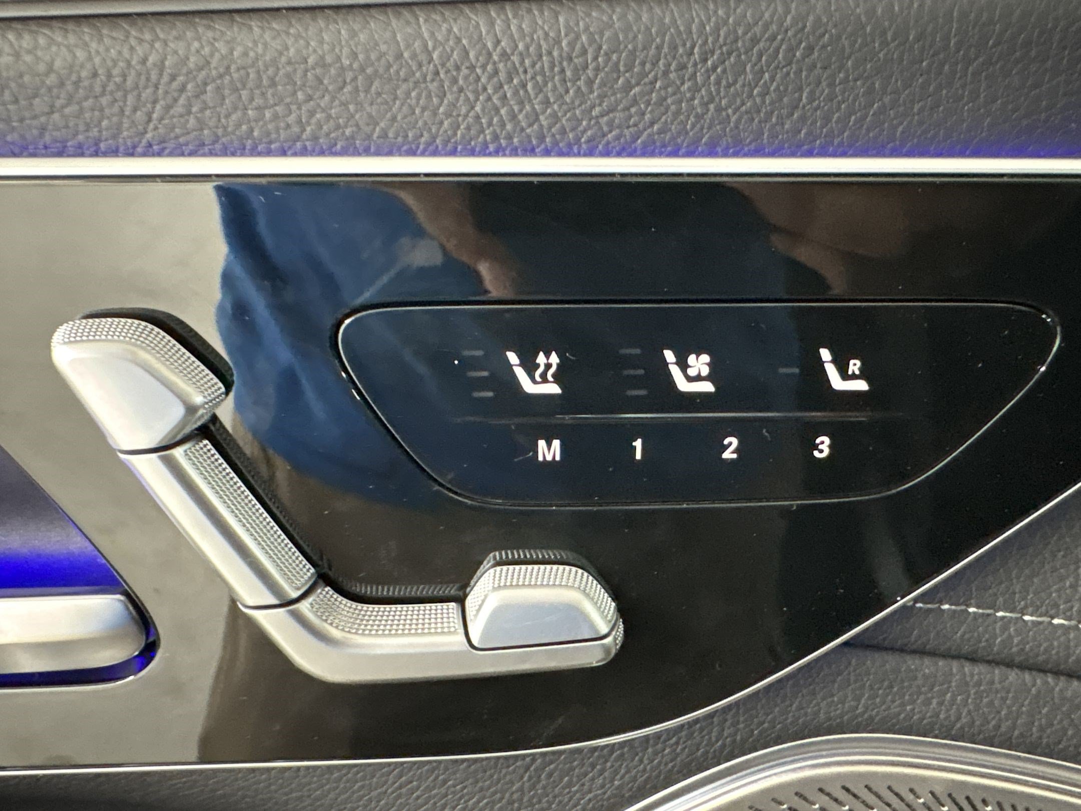 New 2026 Mercedes-Benz EQS 400 4MATIC SUV image 18