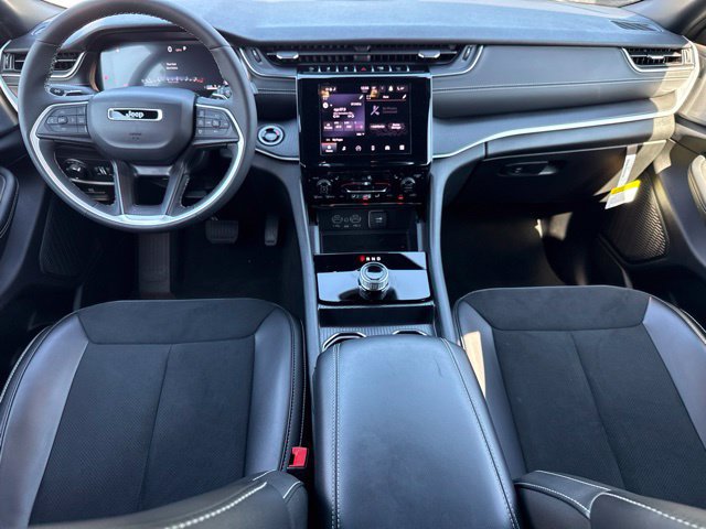 Used 2025 Jeep Grand Cherokee L Altitude AWD/4WD image 4