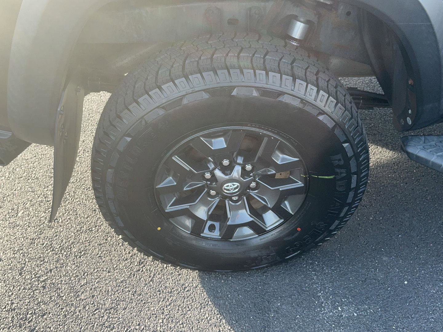 Used 2017 Toyota Tacoma TRD Off-Road w/ Tow Package (A/T) image 7
