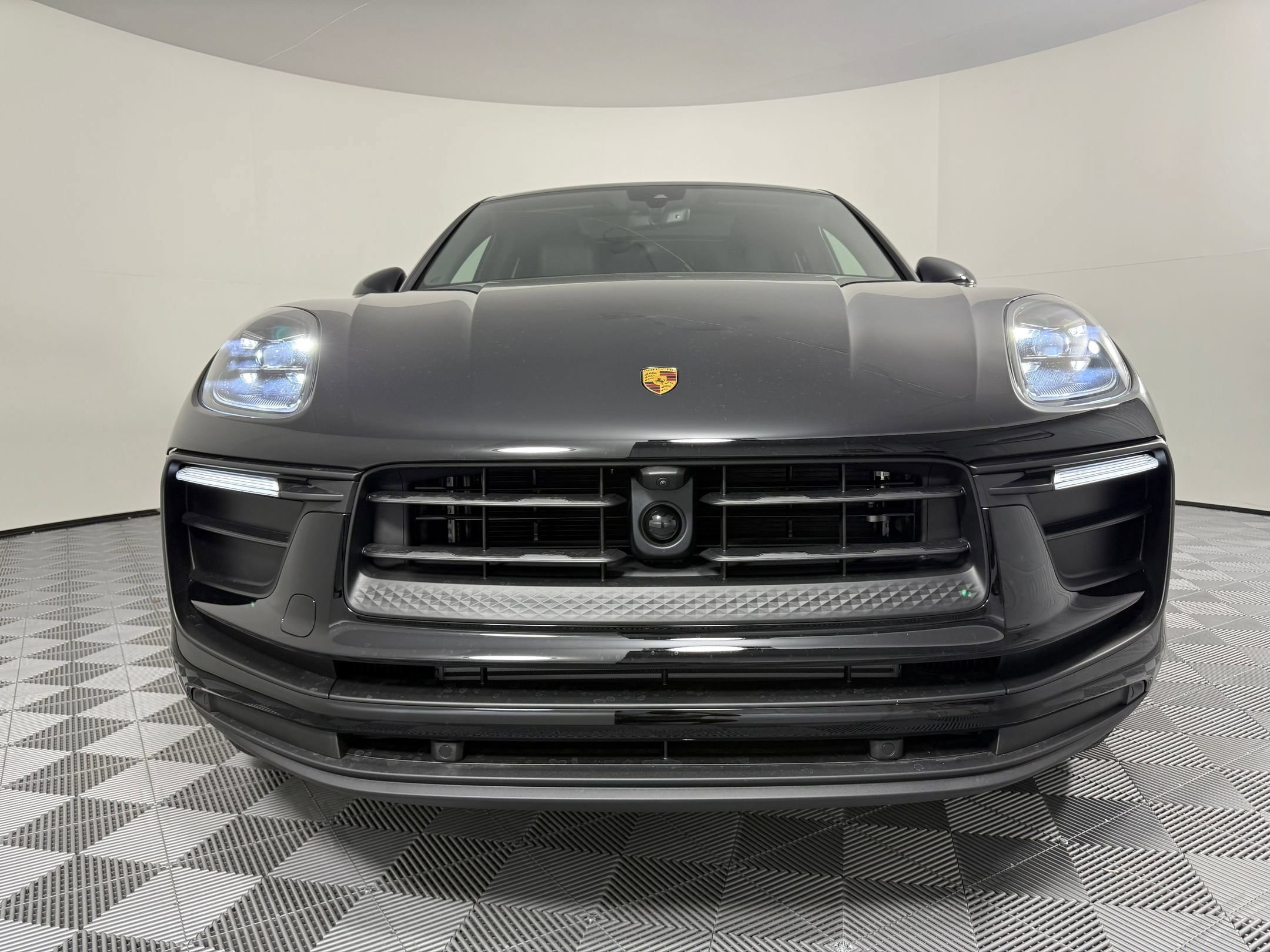 Certified 2026 Porsche Macan AWD/4WD image 6