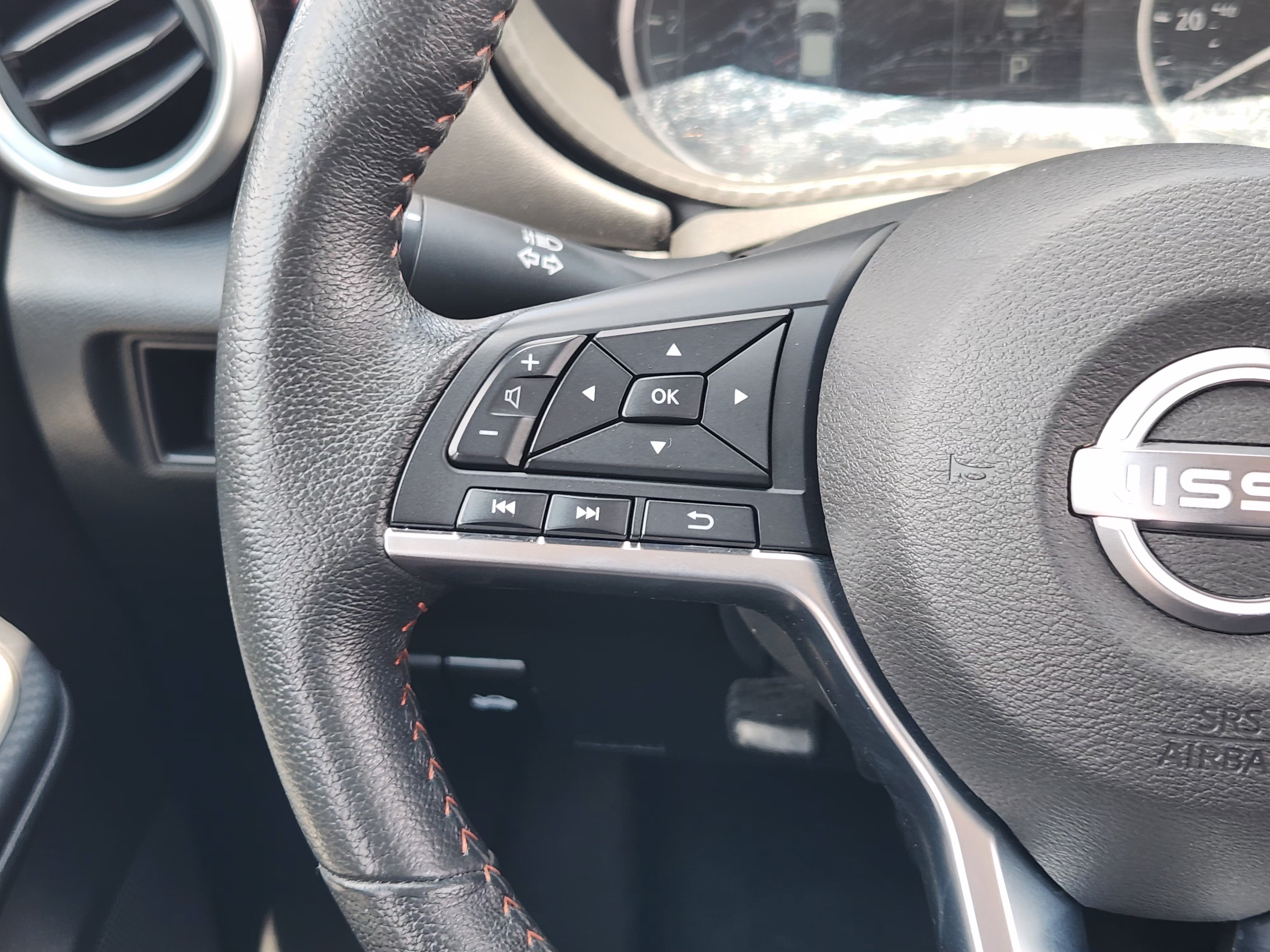 Used 2025 Nissan Versa SR w/ Trunk Package FWD image 28