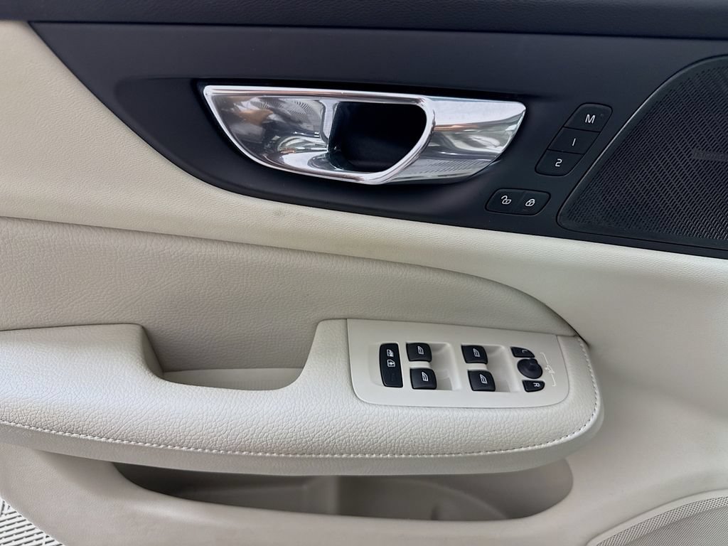 Used 2019 Volvo S60 T5 Momentum w/ Multimedia Package FWD image 18