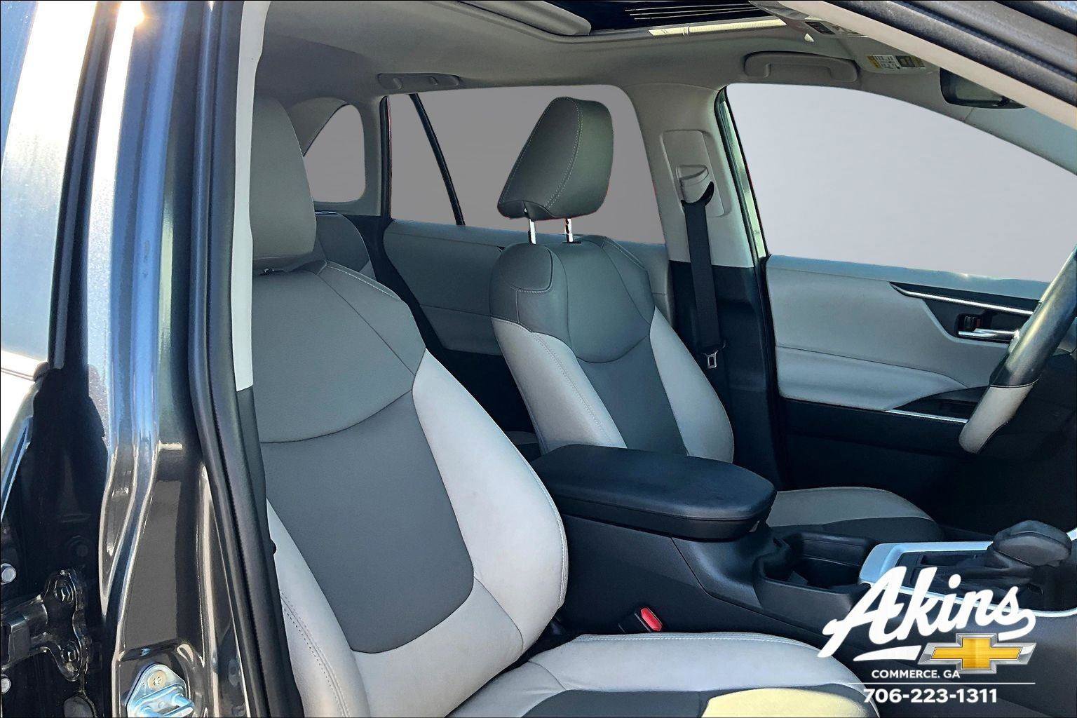 Used 2021 Toyota RAV4 XLE image 19