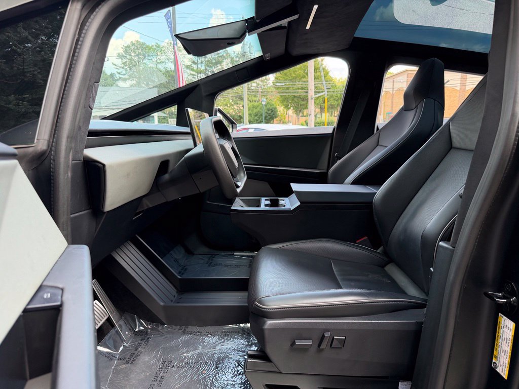 Used 2025 Tesla Cybertruck AWD Crew Cab image 24