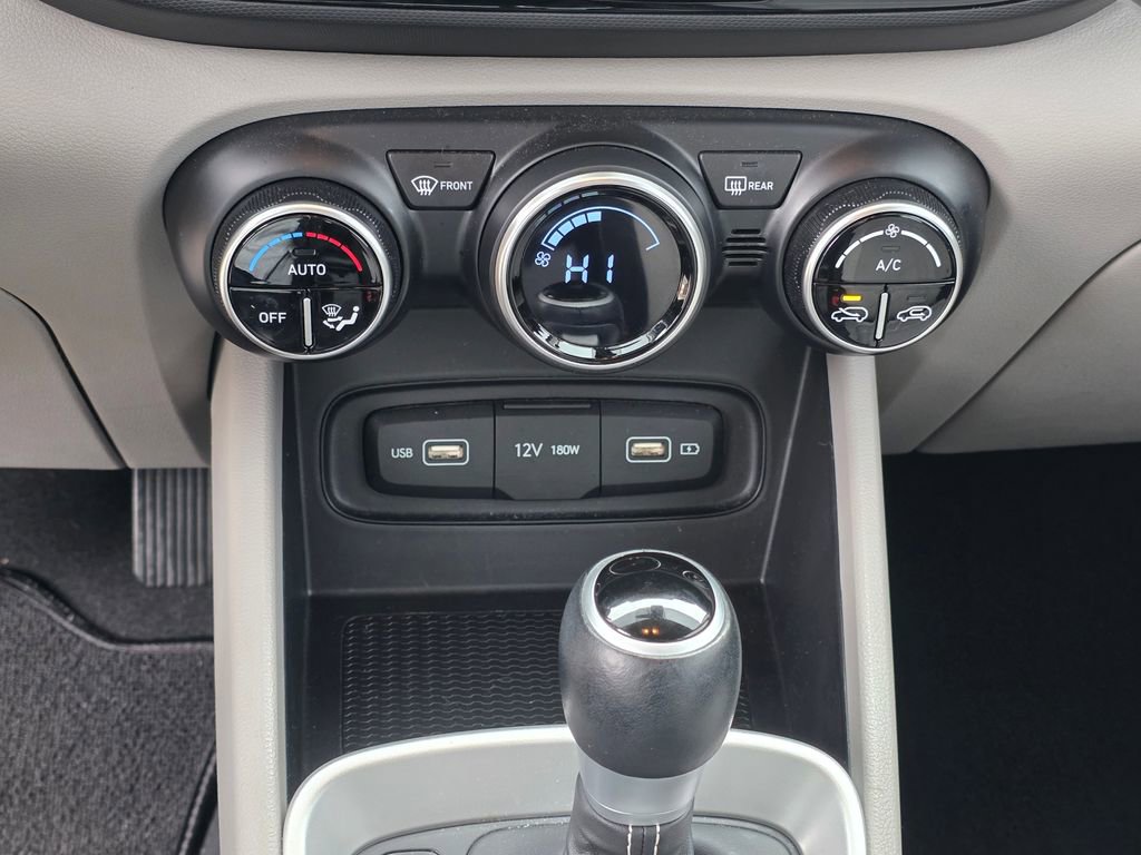 Used 2022 Hyundai Venue SEL image 23