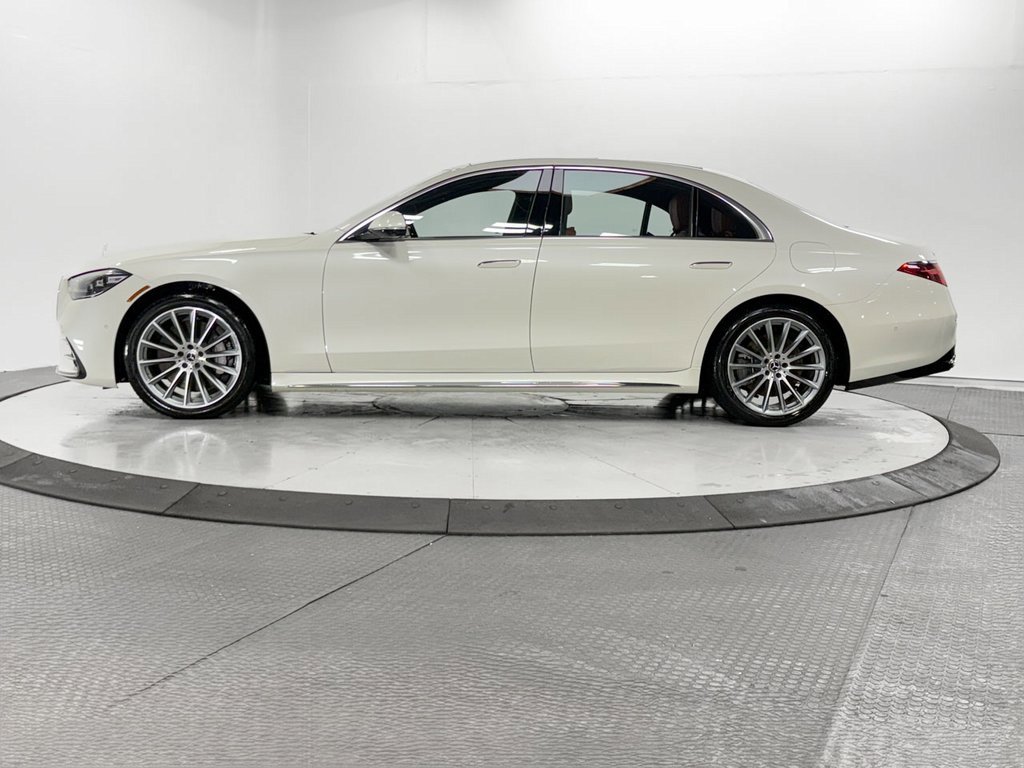 Used 2023 Mercedes-Benz S 580e 4MATIC Sedan w/ AMG Line image 4
