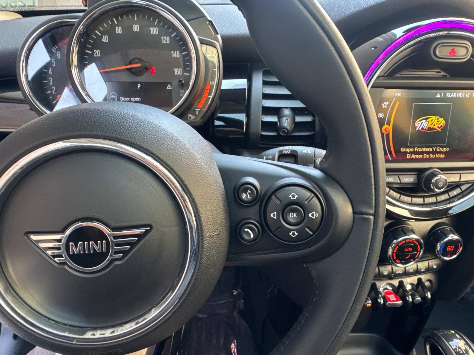 Used 2019 MINI Cooper 4-Door Hardtop w/ Signature Upholstery Package image 14