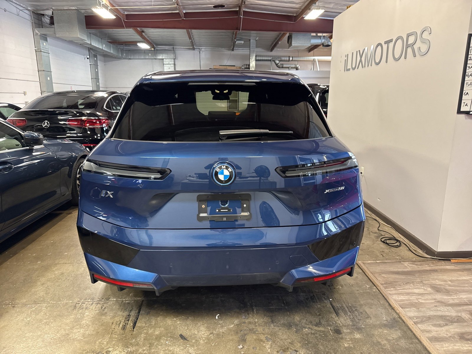 Used 2025 BMW iX xDrive50 w/ Premium Package image 19