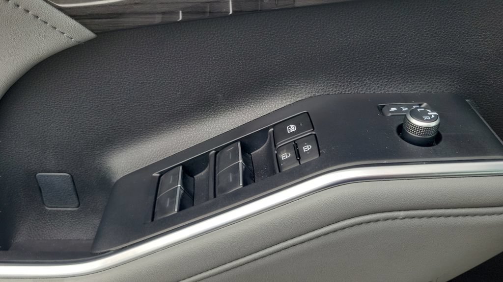 Used 2023 Toyota Highlander Platinum FWD image 17
