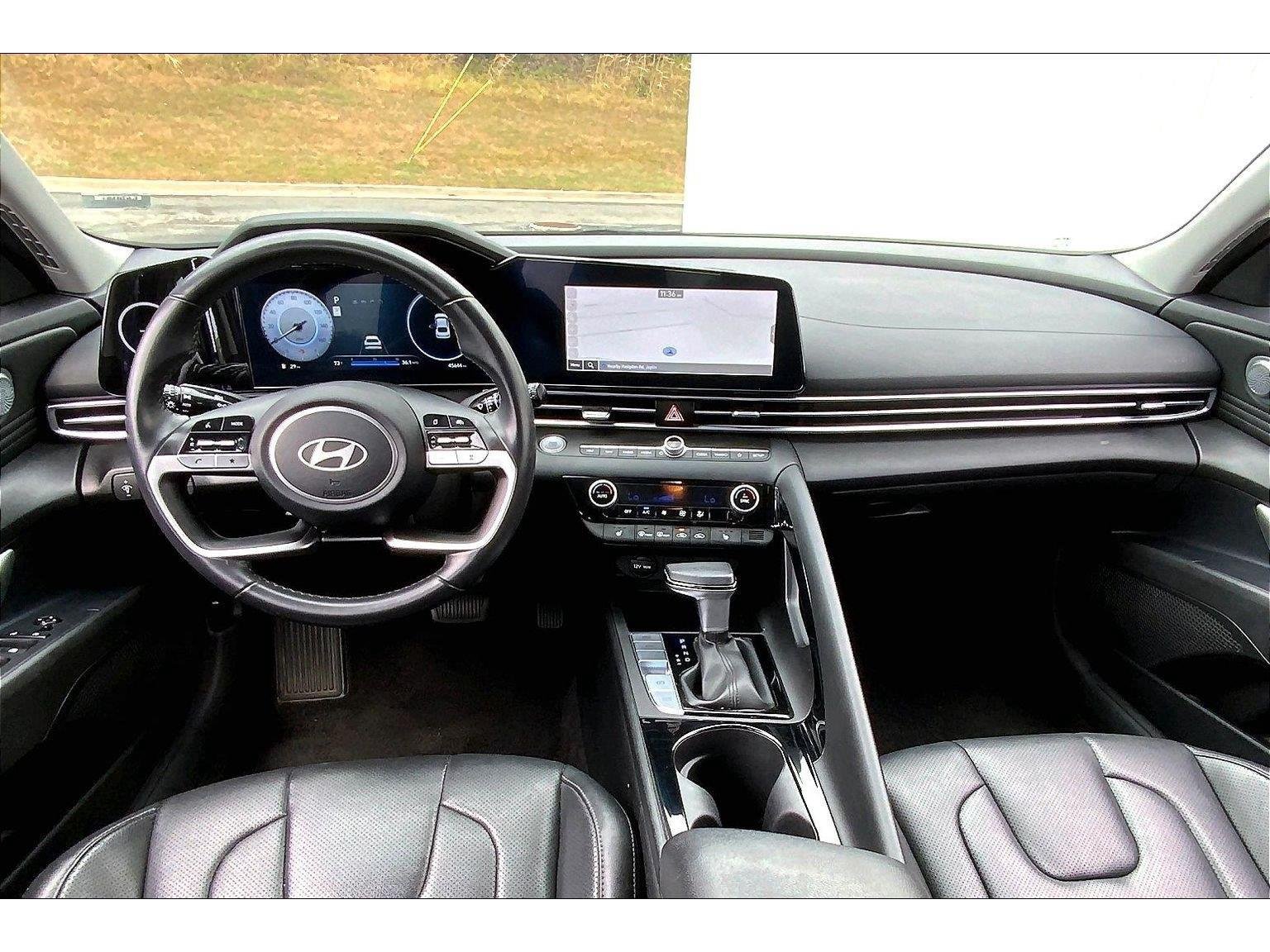 Used 2025 Hyundai Elantra Limited FWD image 14