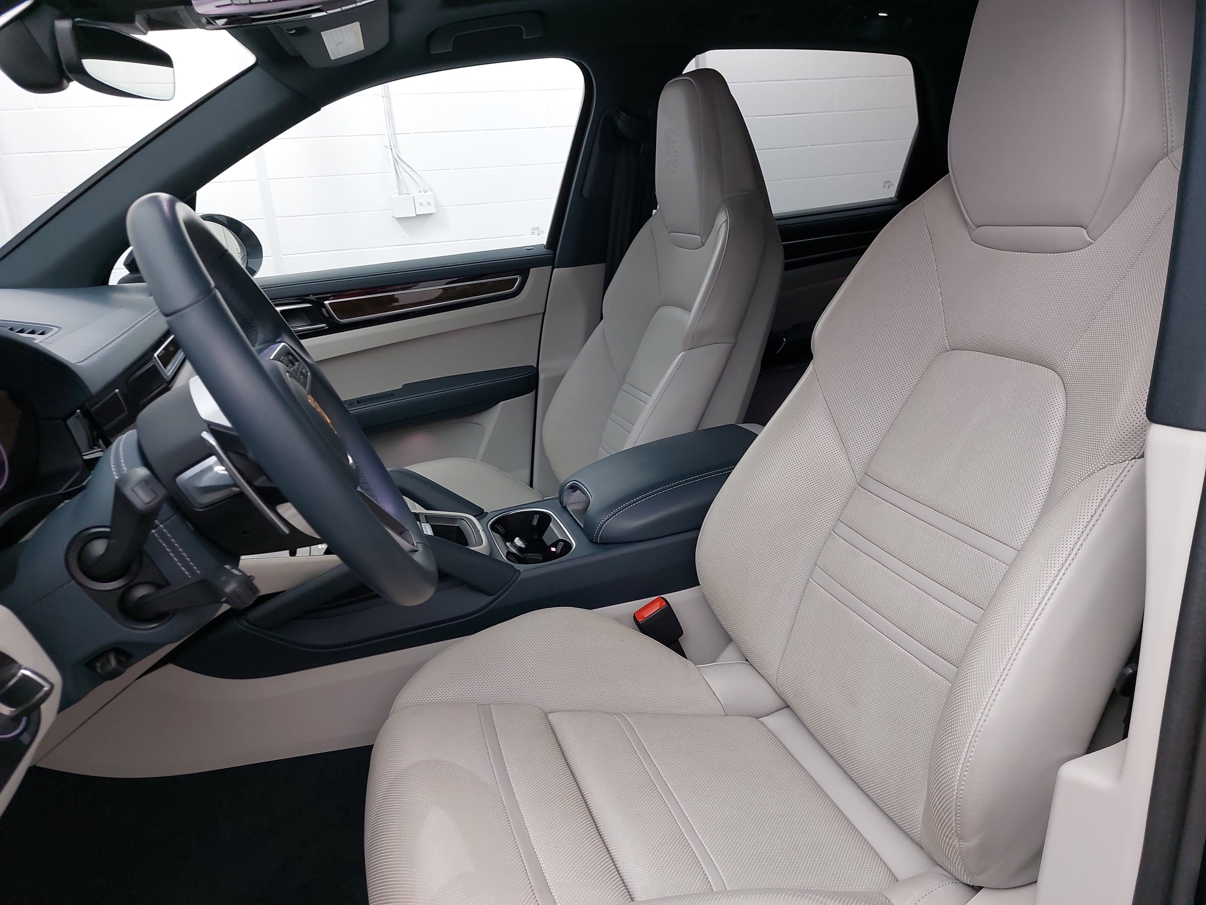 Certified 2022 Porsche Cayenne AWD/4WD image 17