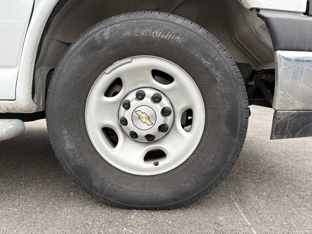Used 2024 Chevrolet Express 2500 w/ Driver Convenience Package RWD image 21