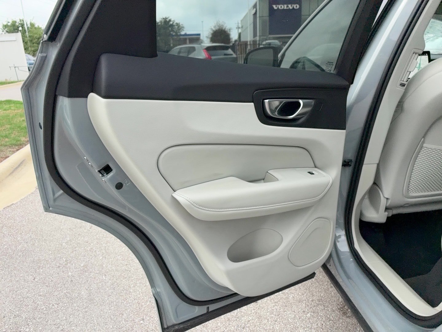 Certified 2026 Volvo XC60 B5 Ultra AWD/4WD image 15