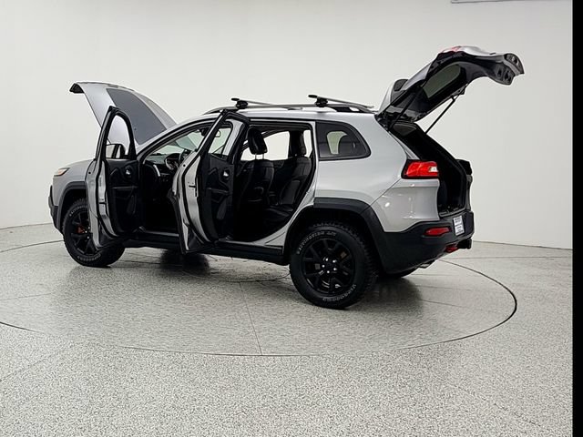 Used 2015 Jeep Cherokee Trailhawk w/ Cold Weather Group AWD/4WD image 12