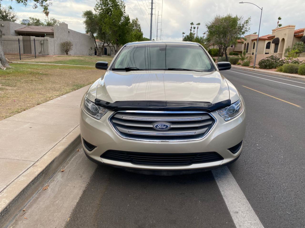 Used 2018 Ford Taurus SE FWD image 3