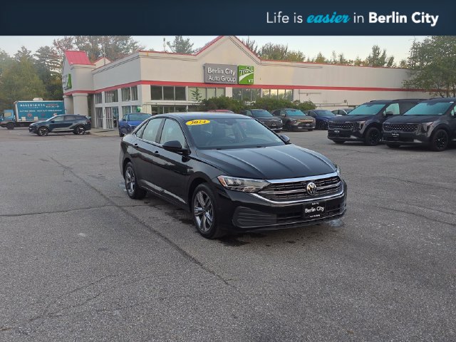 Used 2024 Volkswagen Jetta SE w/ Panoramic Sunroof Package