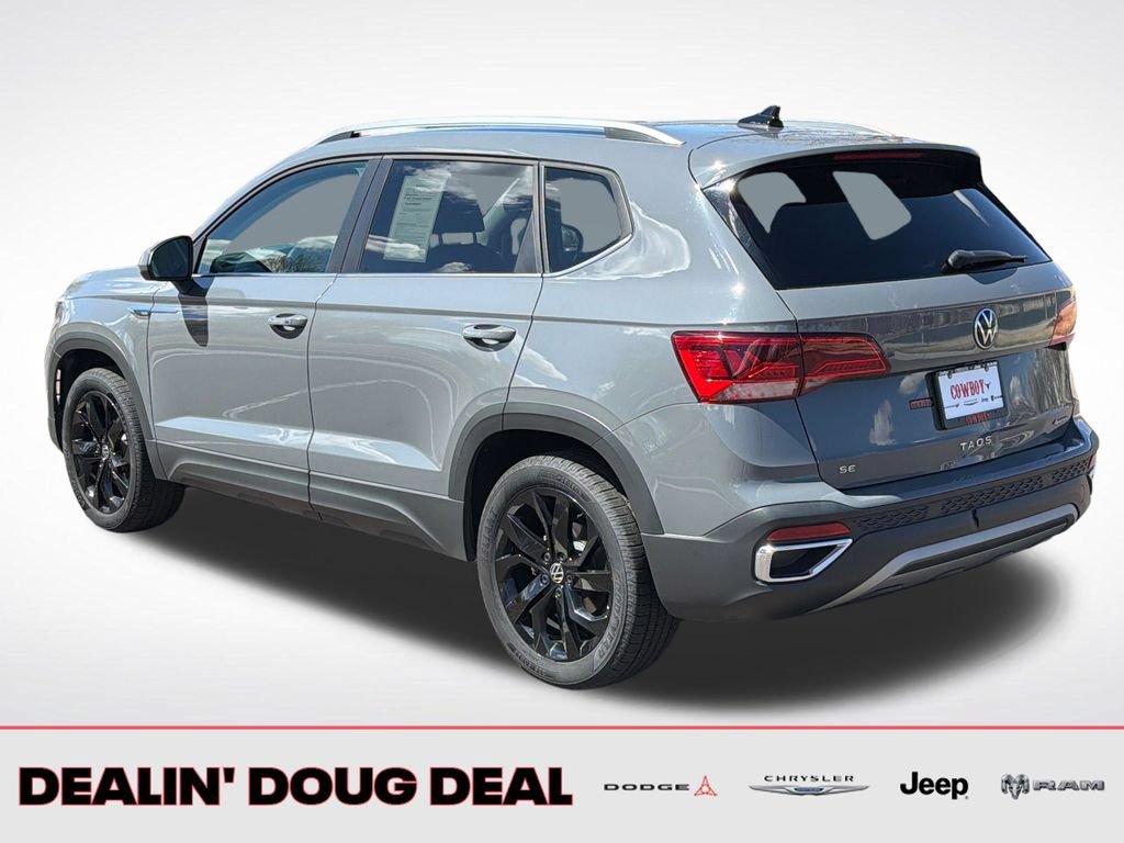 Used 2022 Volkswagen Taos SE FWD image 3