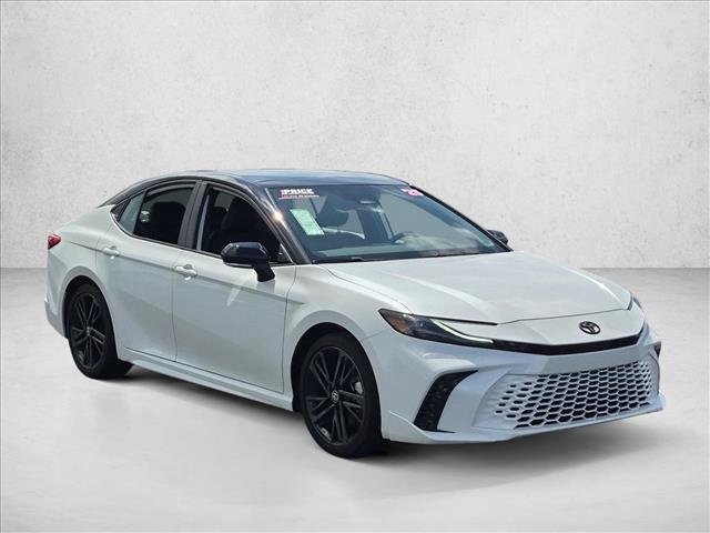 Used 2025 Toyota Camry XSE FWD image 3