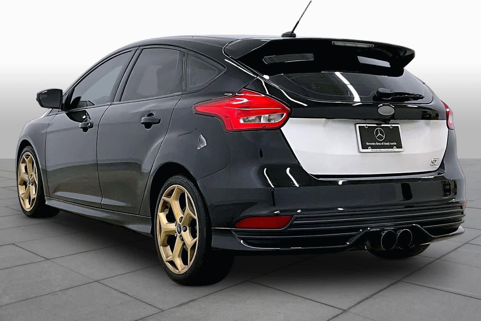 Used 2018 Ford Focus ST FWD image 12