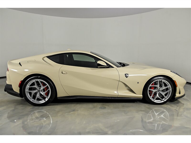 Used 2019 Ferrari 812 Superfast RWD image 10