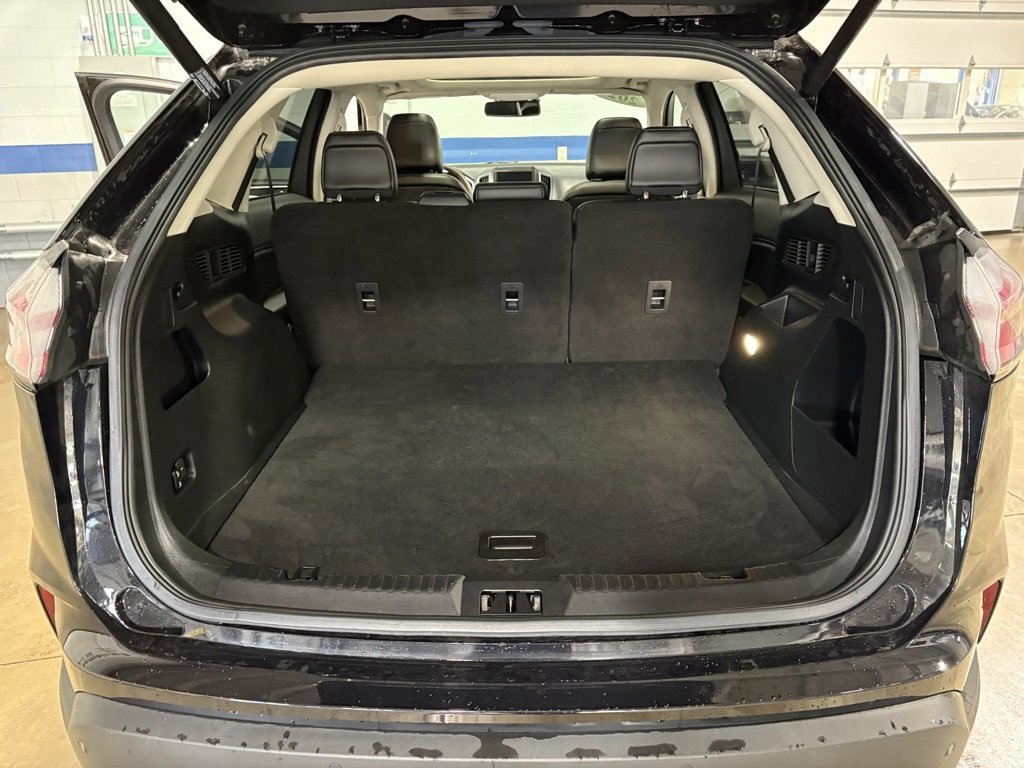 Used 2021 Ford Edge SEL w/ Convenience Package image 16