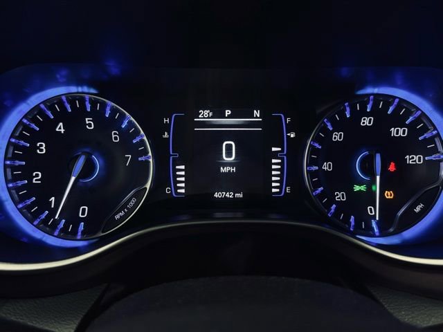 Used 2023 Chrysler Voyager LX image 29