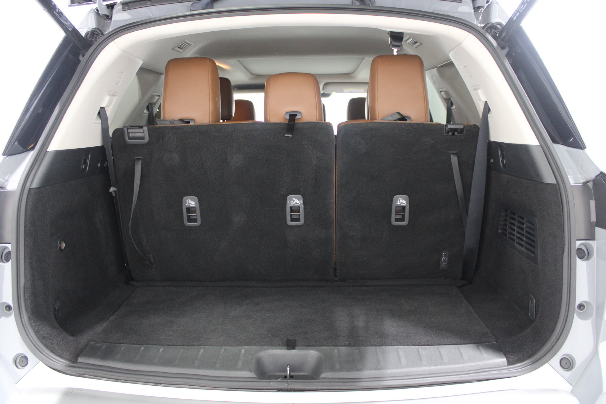 Used 2023 Nissan Pathfinder Platinum w/ Cargo Package AWD/4WD image 21