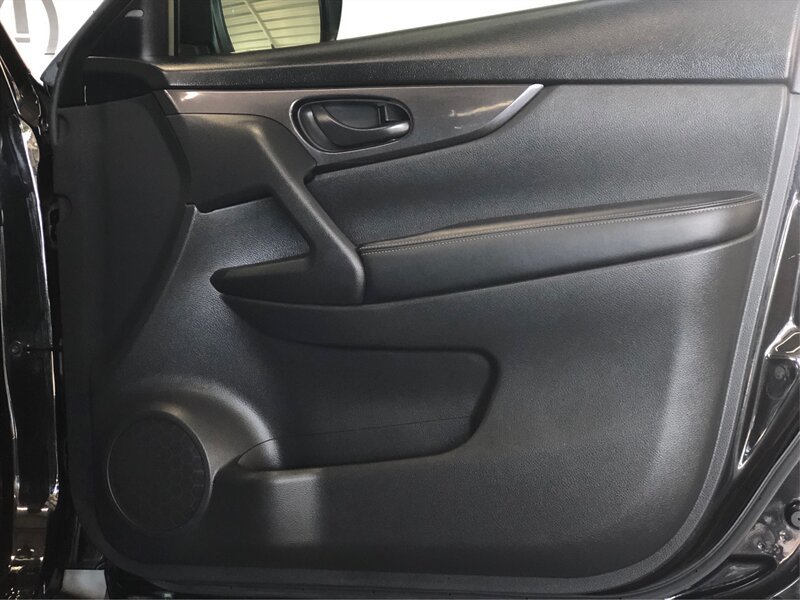 Used 2020 Nissan Rogue S AWD/4WD image 17