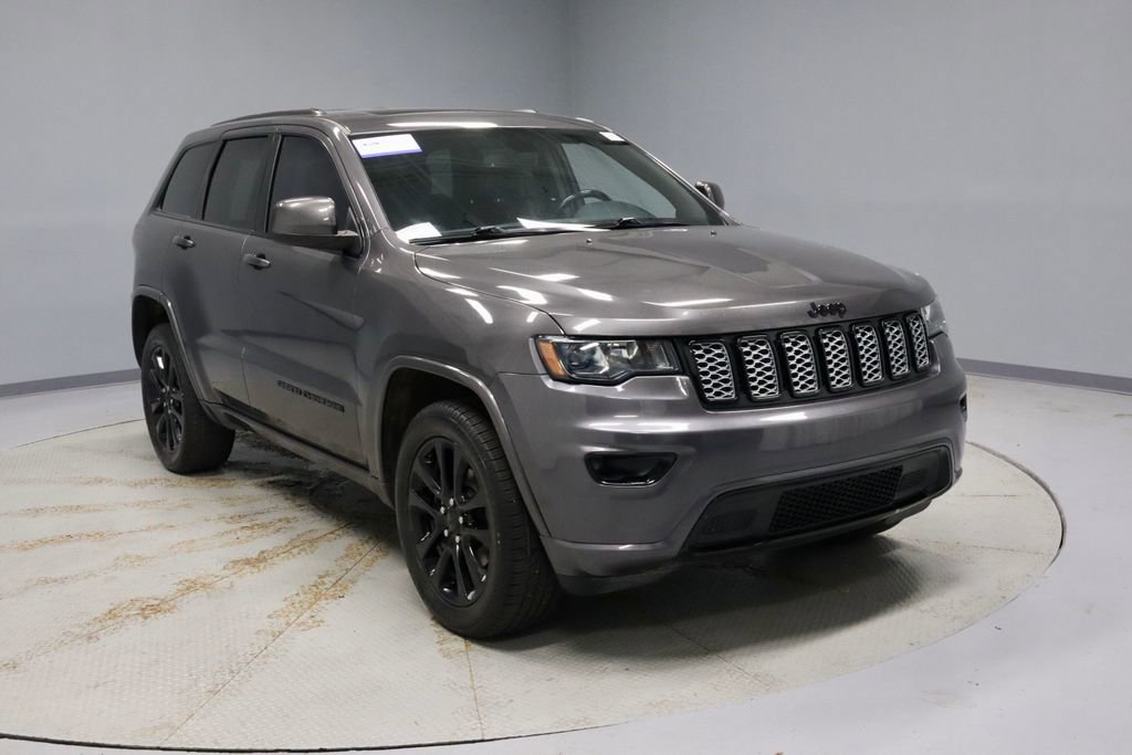 Used 2020 Jeep Grand Cherokee Altitude image 1