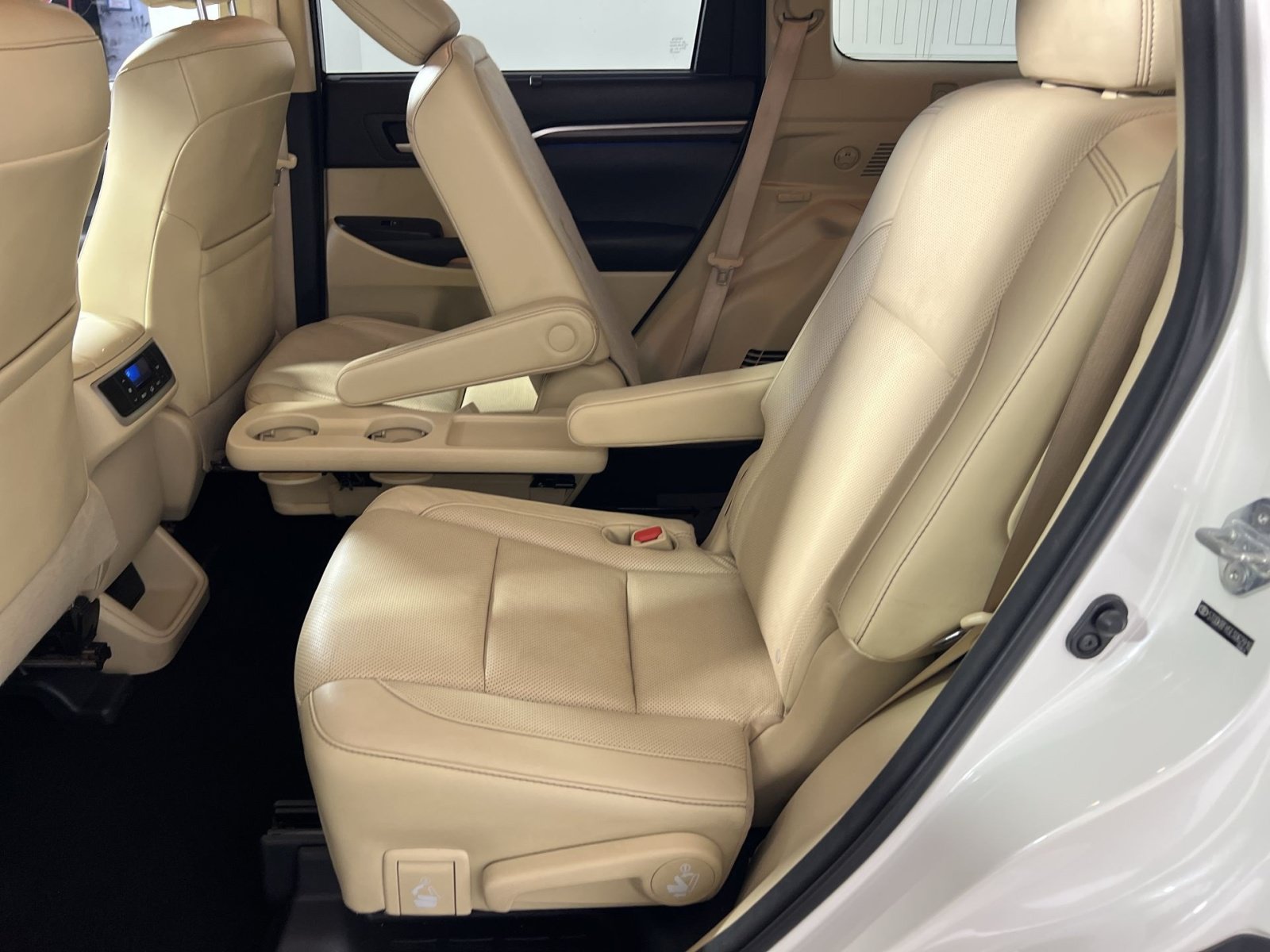 Used 2014 Toyota Highlander Limited AWD/4WD image 26