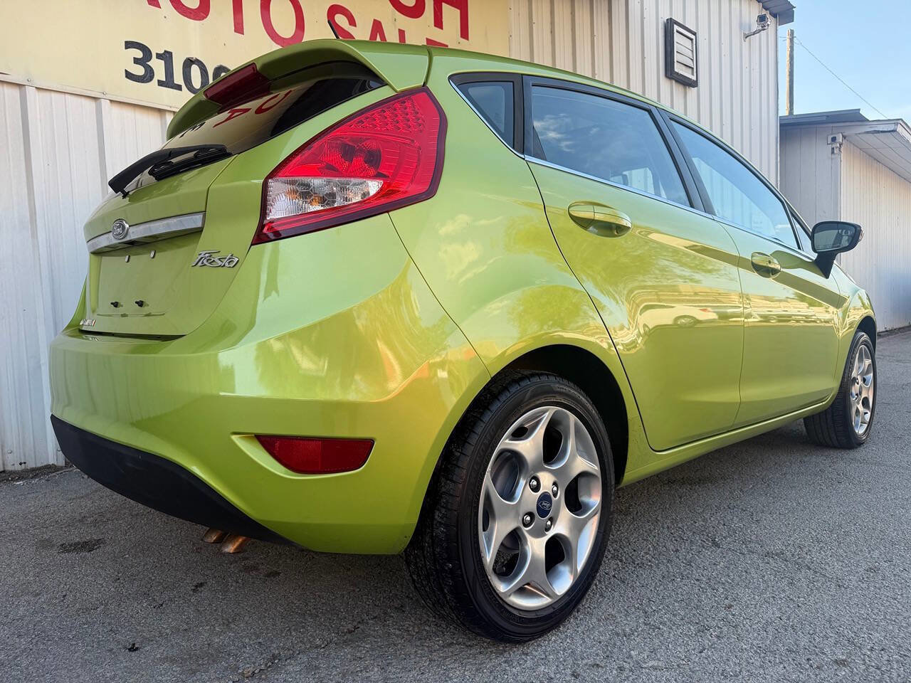 Used 2013 Ford Fiesta Titanium image 2