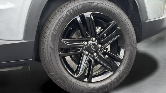 Used 2025 Chevrolet Trax ACTIV w/ Sunroof Package FWD image 17