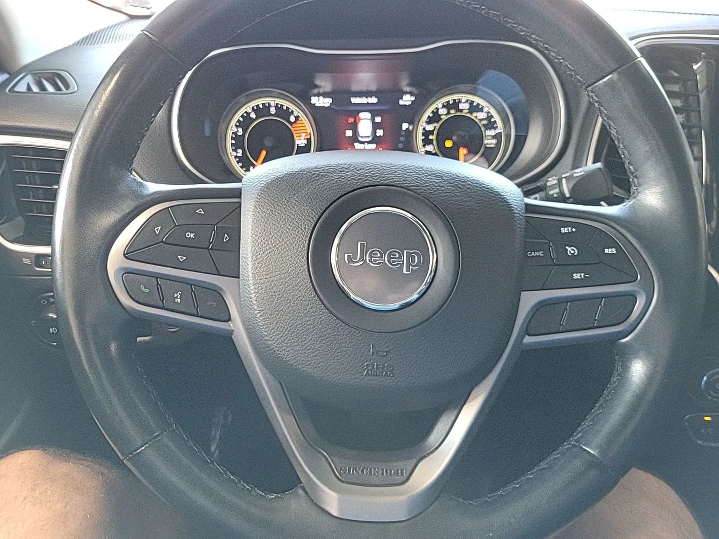 Used 2020 Jeep Cherokee Limited image 3