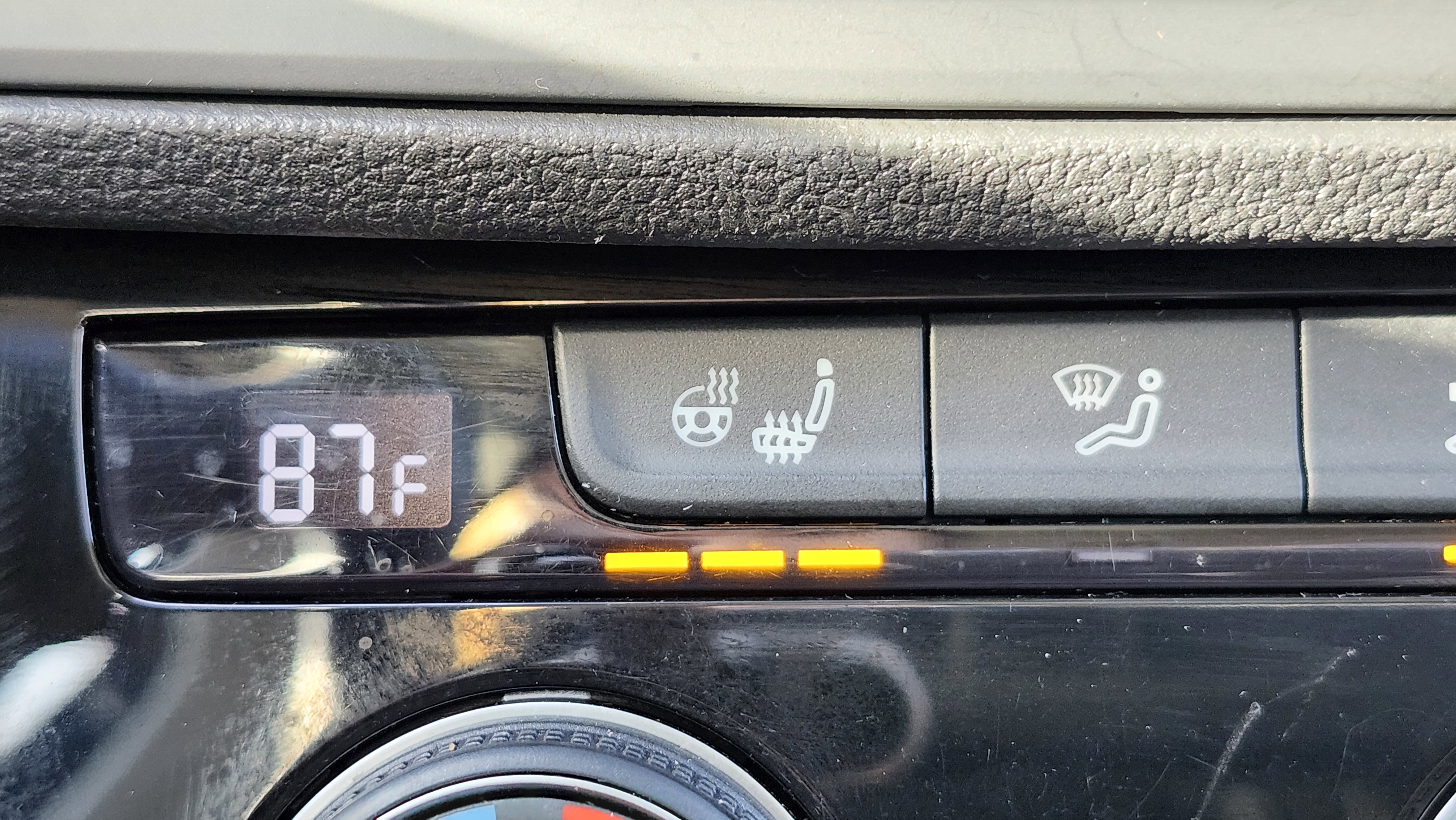 Used 2021 Volkswagen Jetta SE w/ SE Cold Weather Package image 9