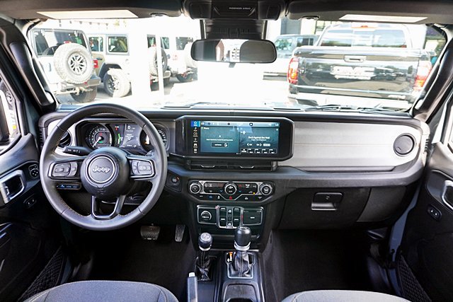 Used 2024 Jeep Wrangler Unlimited AWD/4WD image 26