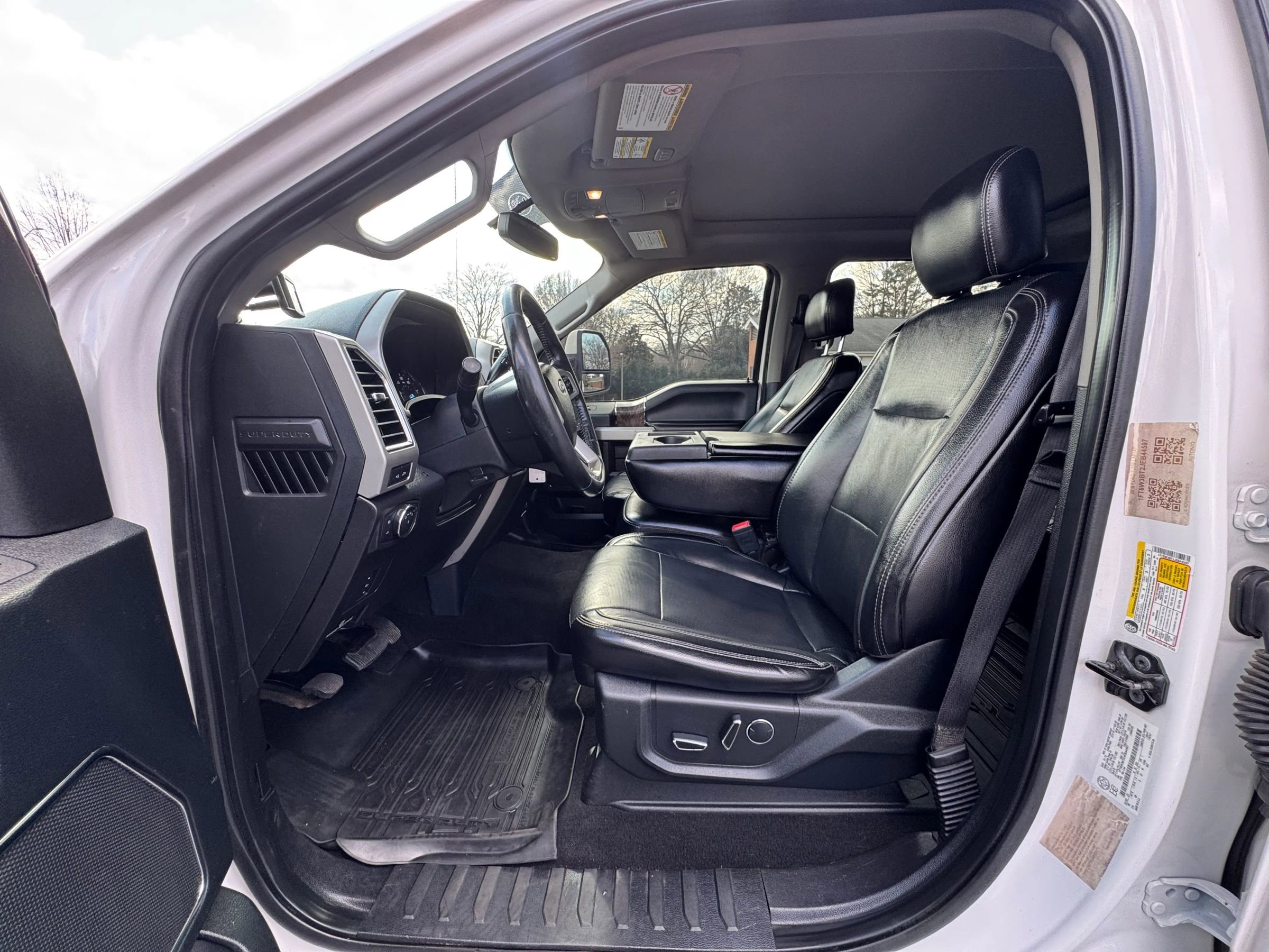 Used 2018 Ford F350 Lariat w/ Camper Package image 15