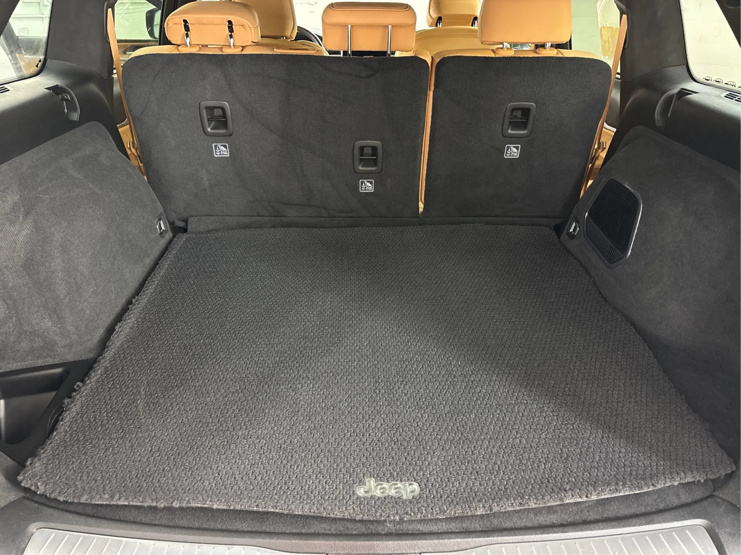 Used 2023 Jeep Grand Cherokee Summit AWD/4WD image 16