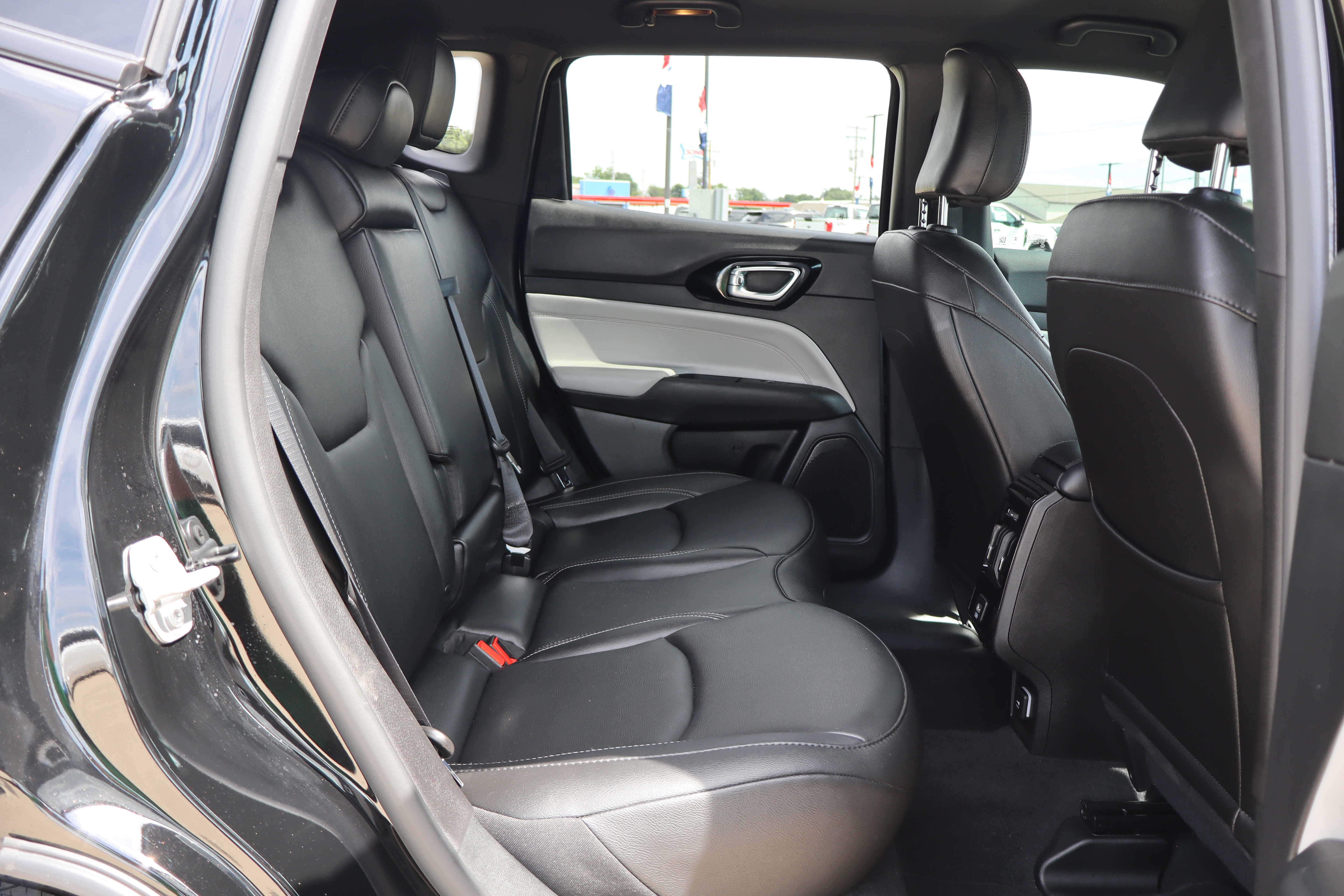 Used 2025 Jeep Compass Limited AWD/4WD image 11