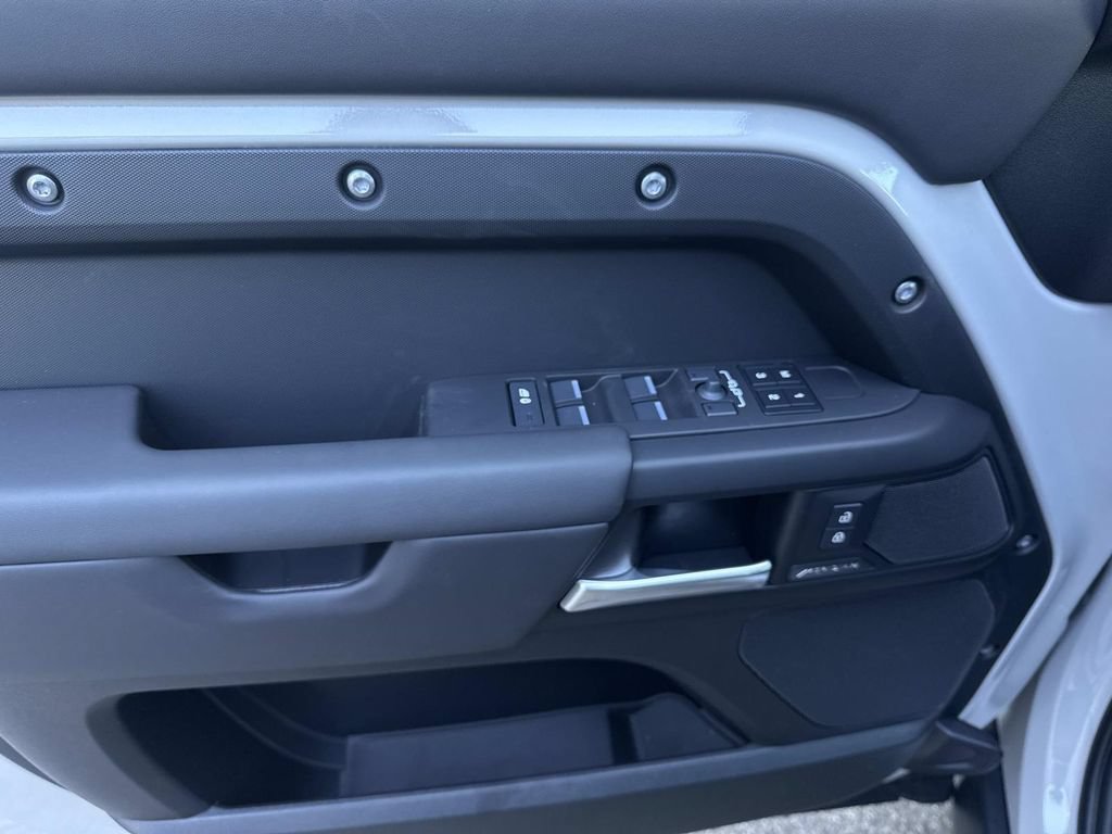New 2026 Land Rover Defender 110 S AWD/4WD image 19