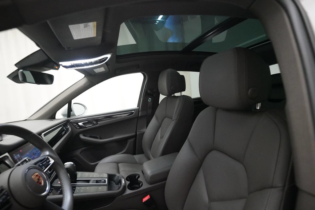 Certified 2023 Porsche Macan AWD/4WD image 15