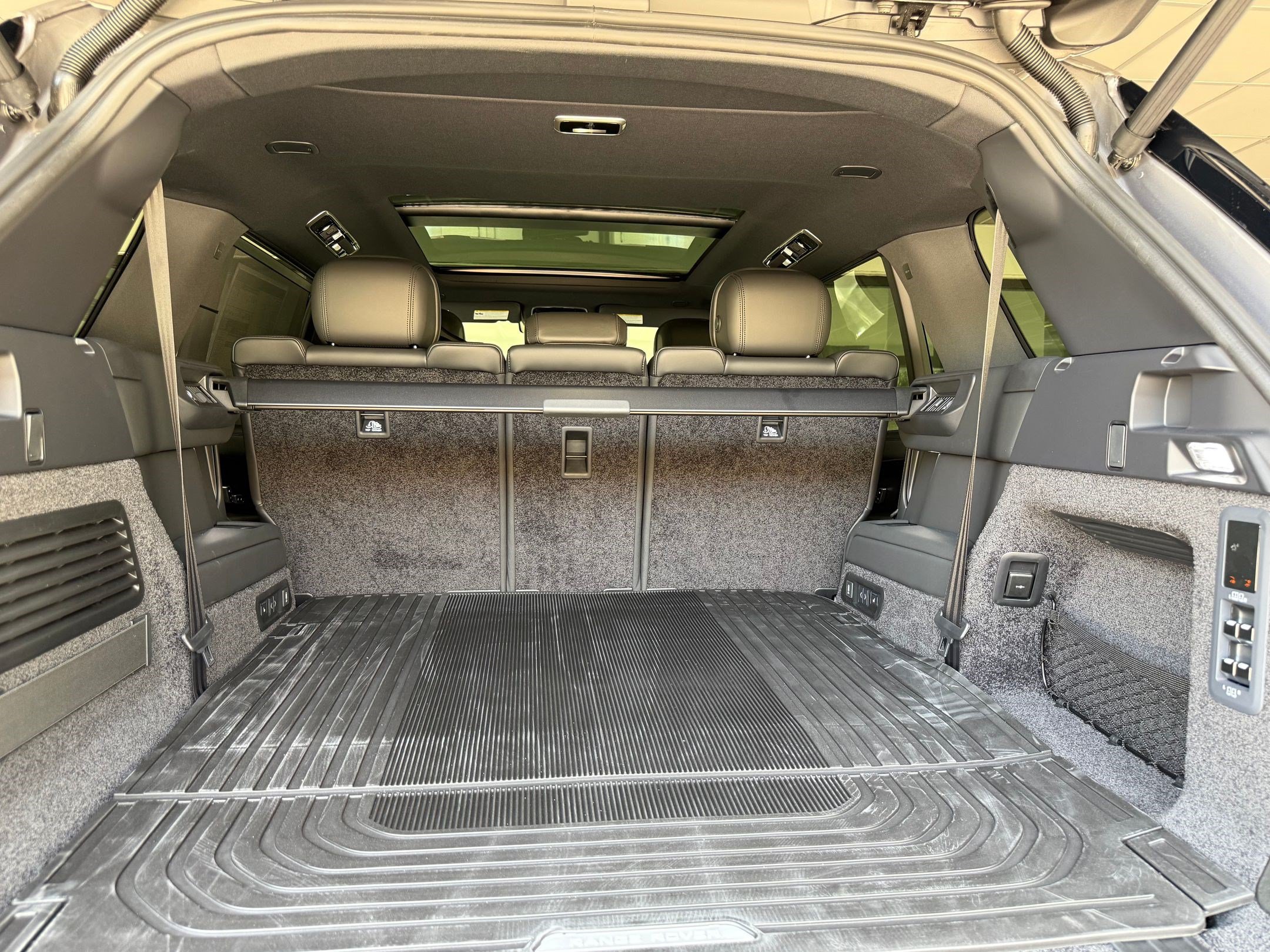 New 2026 Land Rover Range Rover Long Wheelbase SE AWD/4WD image 29